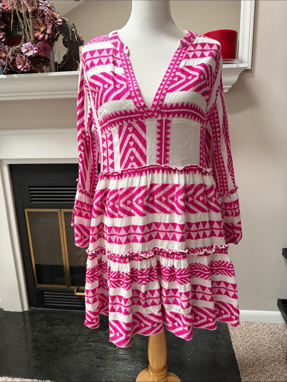 En Creme Pink and White Geometric Tiered V-Neck Mini Dress